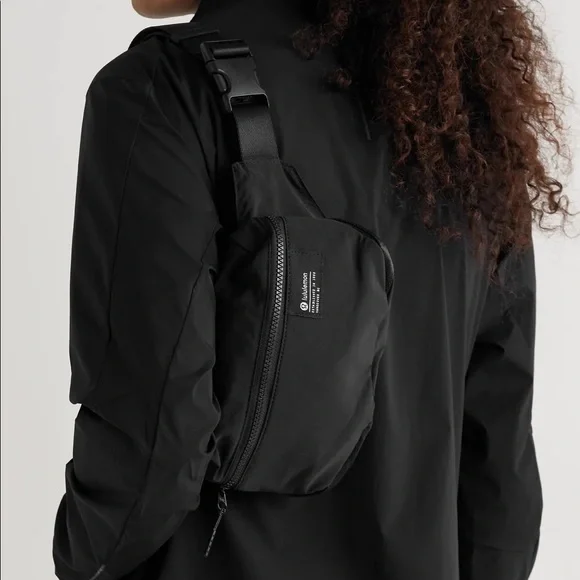 Lululemon Clean Lines Belt Bag Black NWOT is available for purchase on  au PAY Market - Imported Goods Online Store Co.Ltd. | au PAY Market -  Online Shopping Site